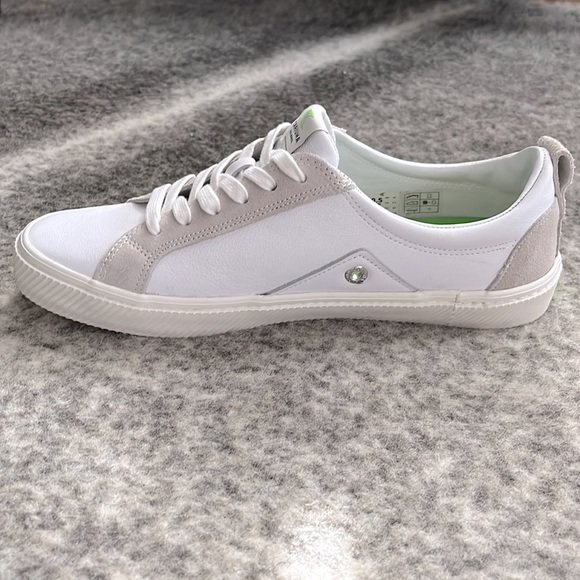 Cariuma Men’s CATIBA Low Off White Leather & Ice Suede Sneaker - Picture 6 of 11